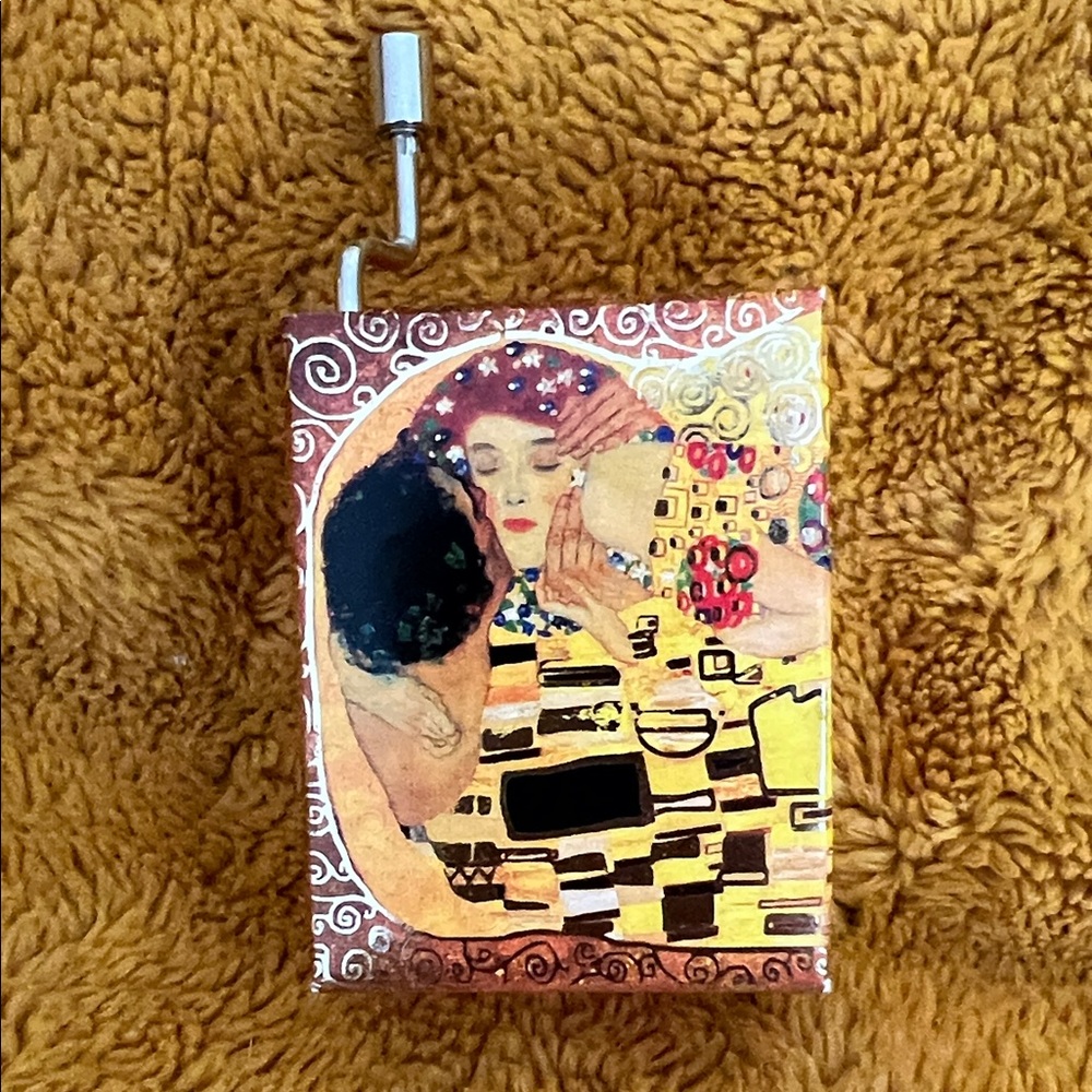 Artistic music Box with Gustav Klimt Design ‘Der Kuss’
